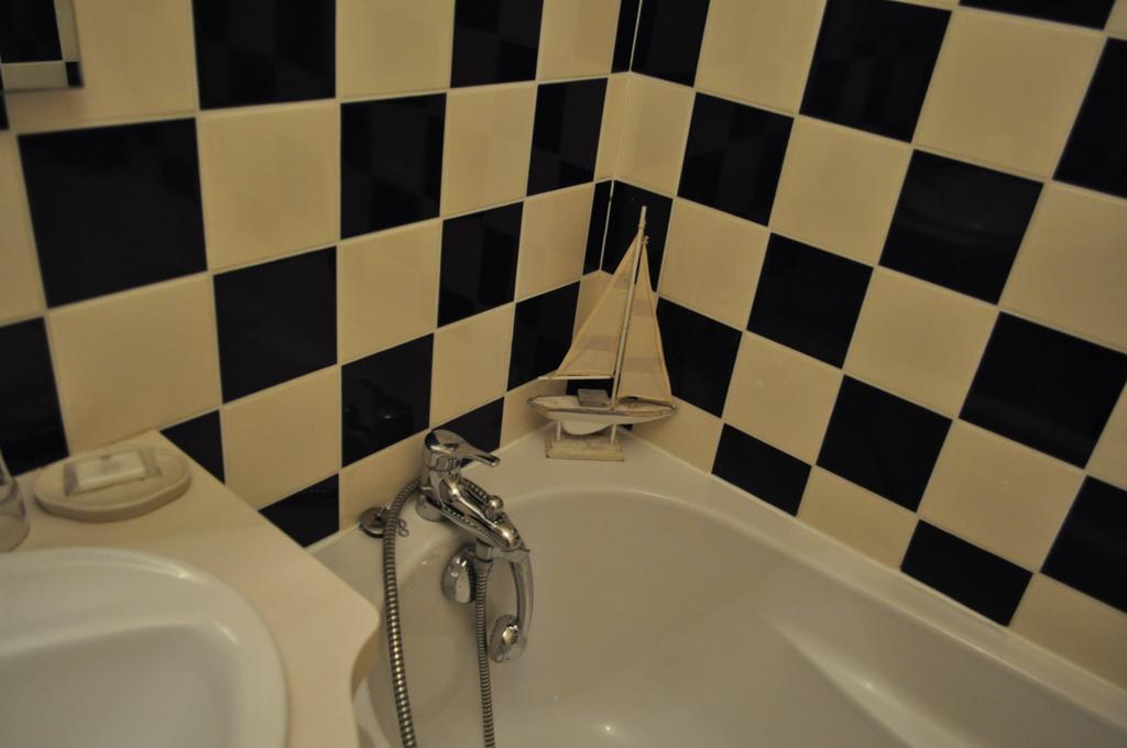 Bed and Breakfast Le Chateau Des Ormes Lambersart Pokoj fotografie